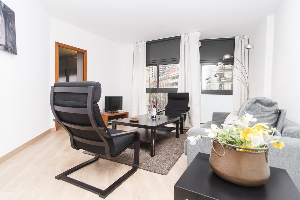 Bright Sagrada Familia Apartment *